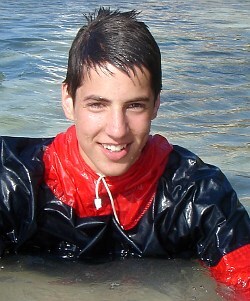 cagoule survival swimming in clothes